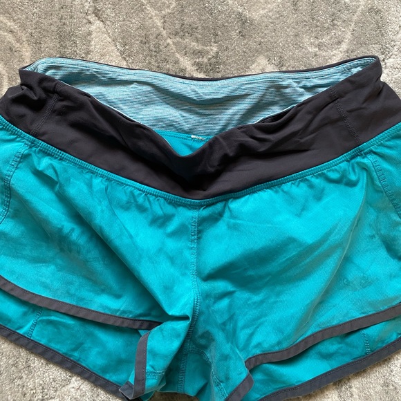 Lululemon Speed Up Low-Rise Short 2.5” - Picture 2 of 5